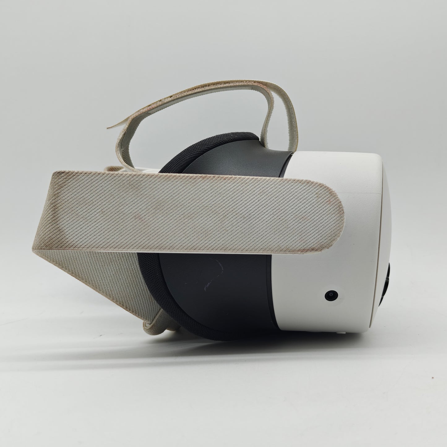 Meta Quest 3S 128GB Standalone All-in-One VR Headset P97