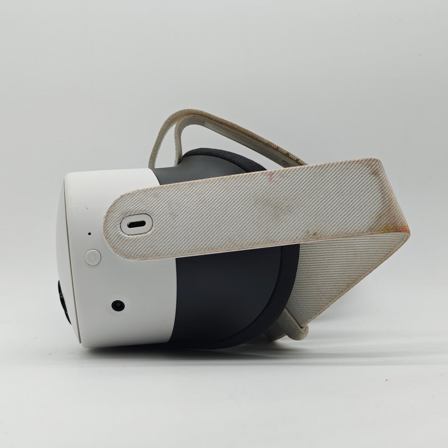 Meta Quest 3S 128GB Standalone All-in-One VR Headset P97