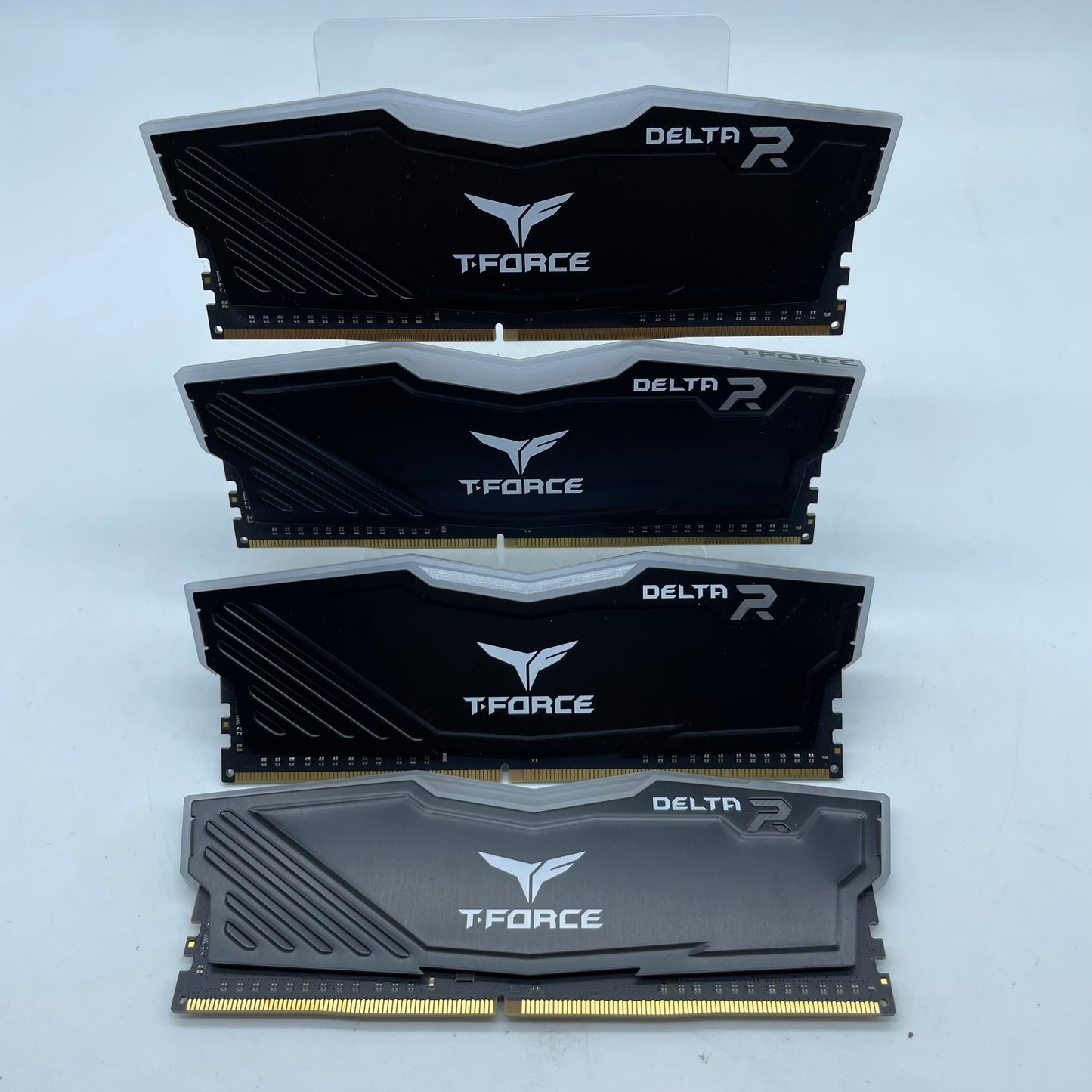 Team T-Force T-Force Delta RGB 16GB (1x16GB) RAM DDR4 TF3D416G3200HC16FBK