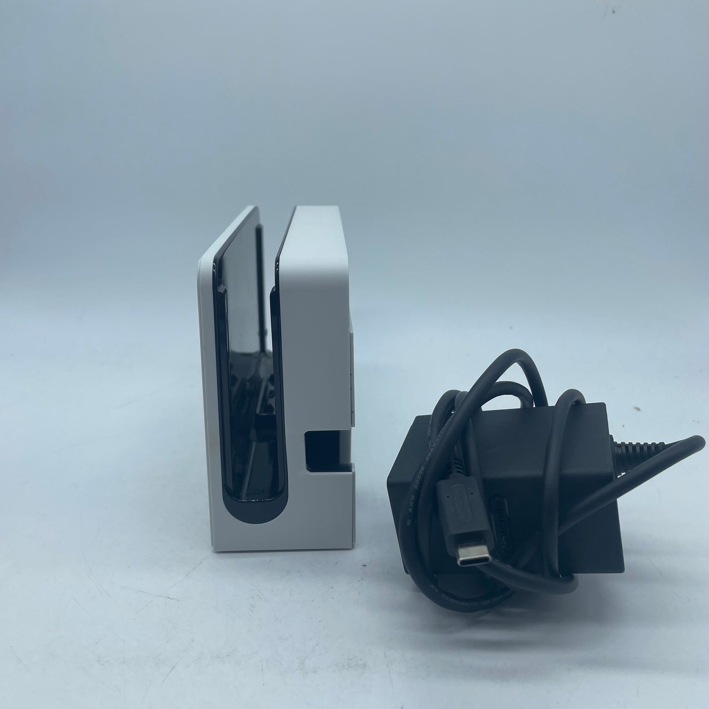 Nintendo Switch OLED Video Game Console HEG-001 Black/White