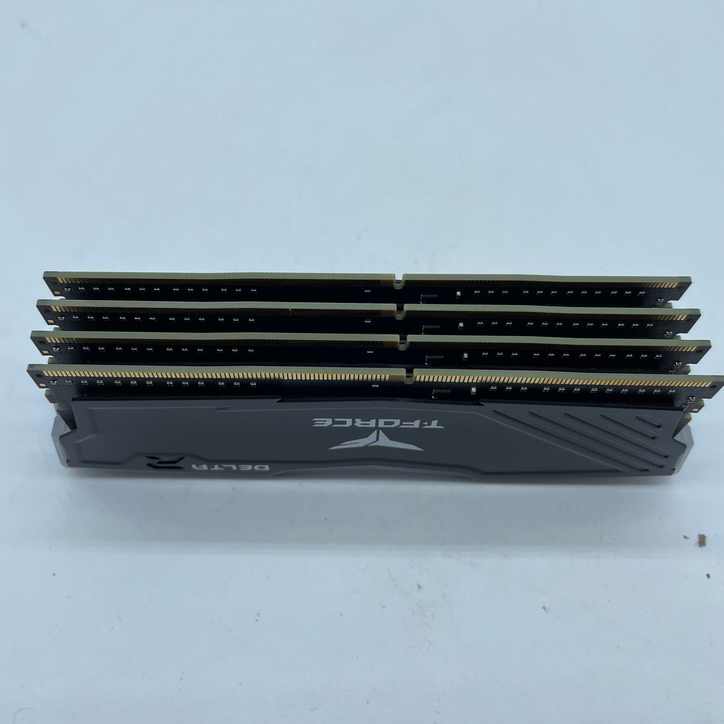 Team T-Force T-Force Delta RGB 16GB (1x16GB) RAM DDR4 TF3D416G3200HC16FBK