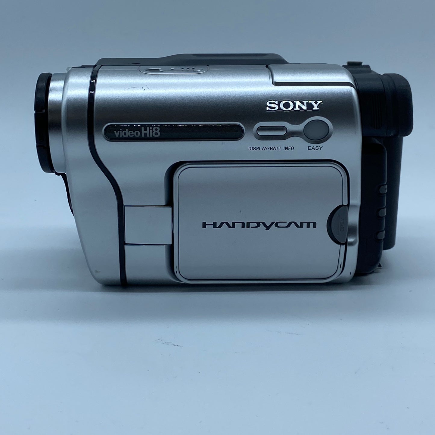 Sony Handycam Video Hi8 Digital Video Camcorder CCD-TRV138