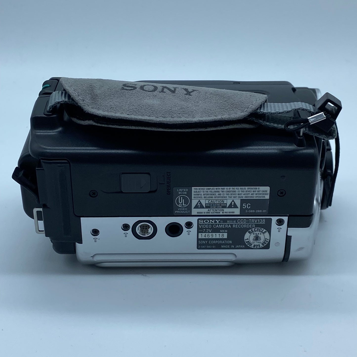 Sony Handycam Video Hi8 Digital Video Camcorder CCD-TRV138