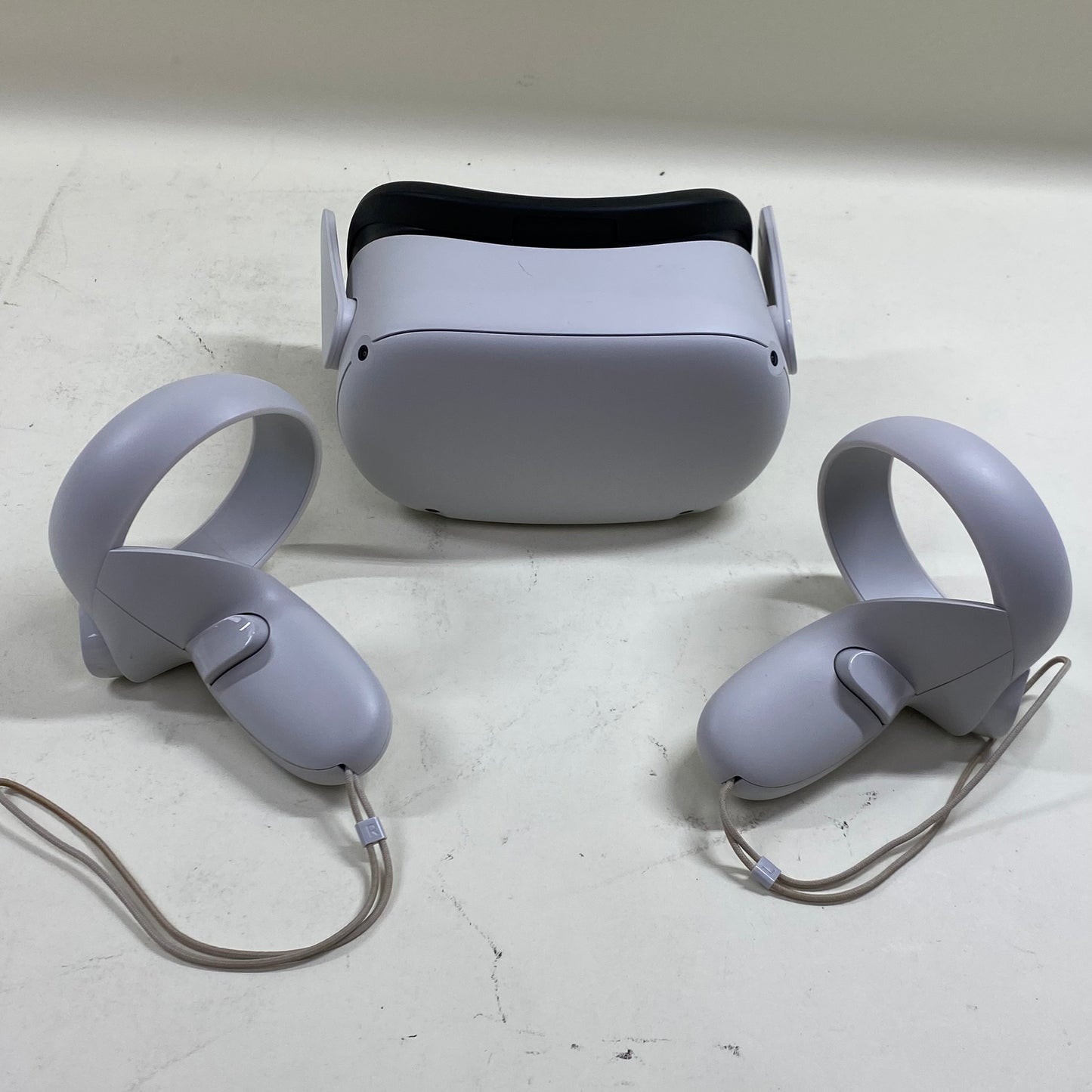 Meta Quest 2 Standalone All-in-One VR Headset KW49CM