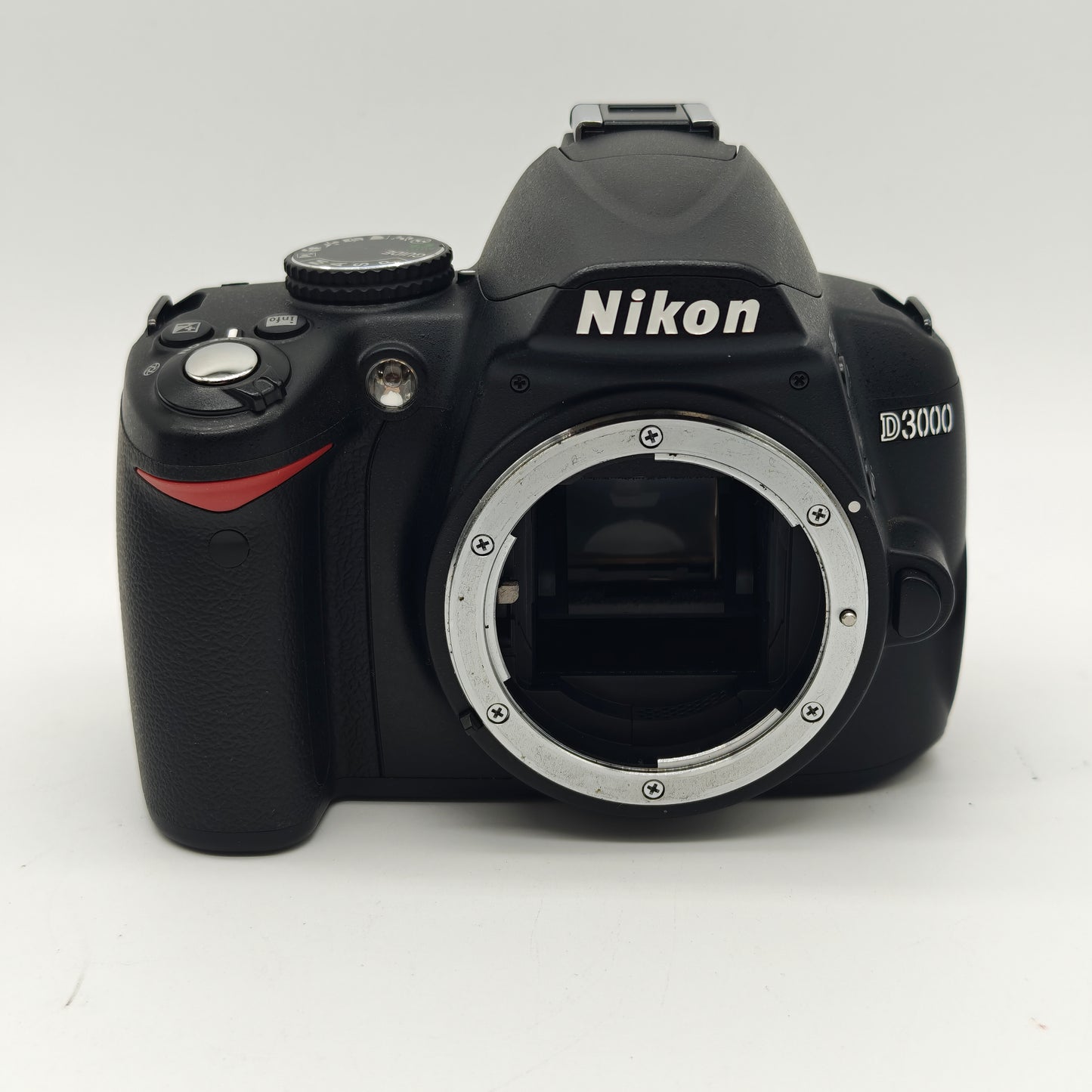 Nikon D3000 10.0MP Digital SLR DSLR Camera with 18-55mm Lens 3131 Shutter Count