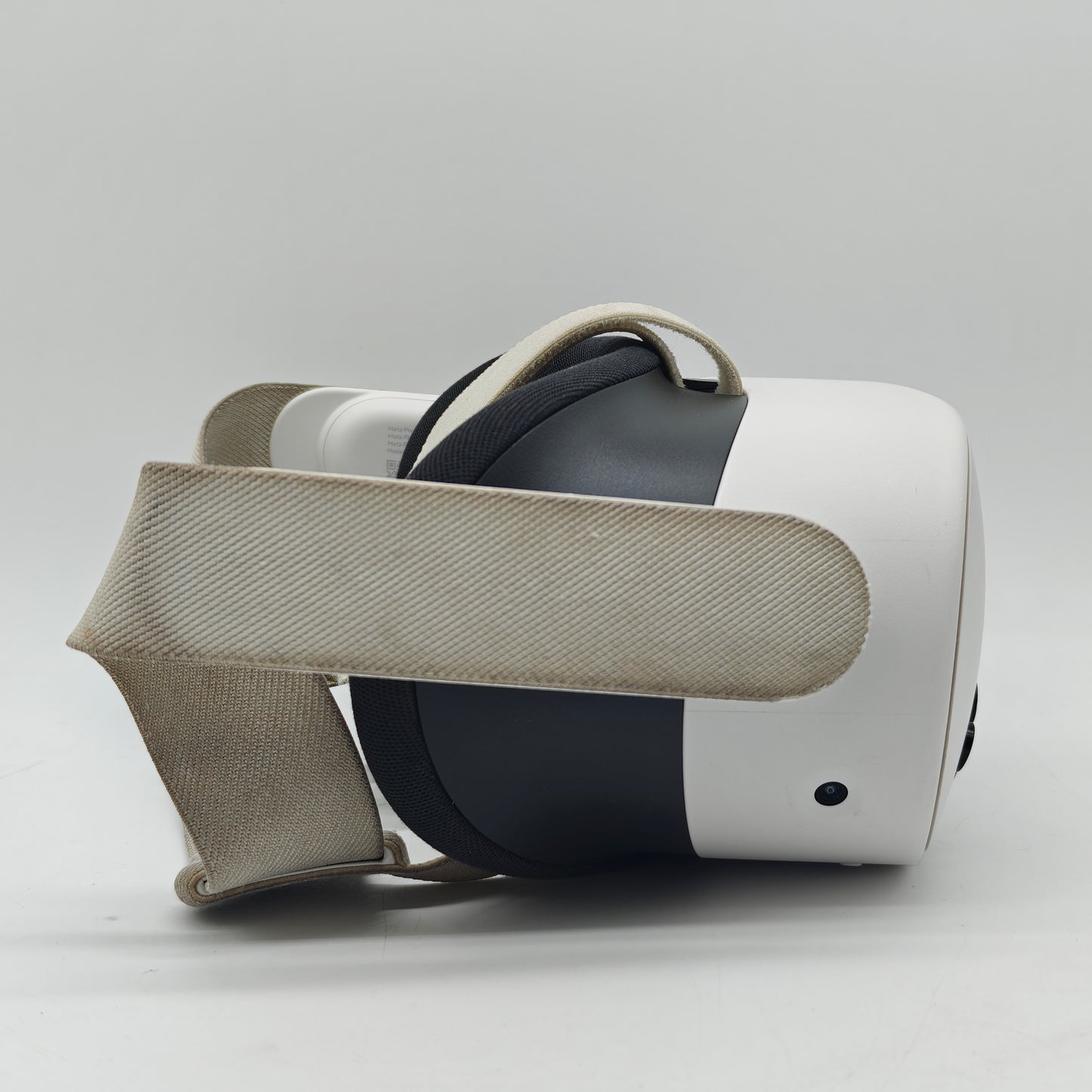 Meta Quest 3S 128GB Standalone All-in-One VR Headset P97