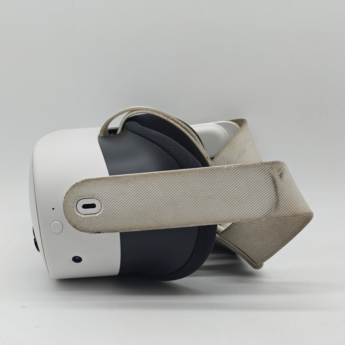 Meta Quest 3S 128GB Standalone All-in-One VR Headset P97